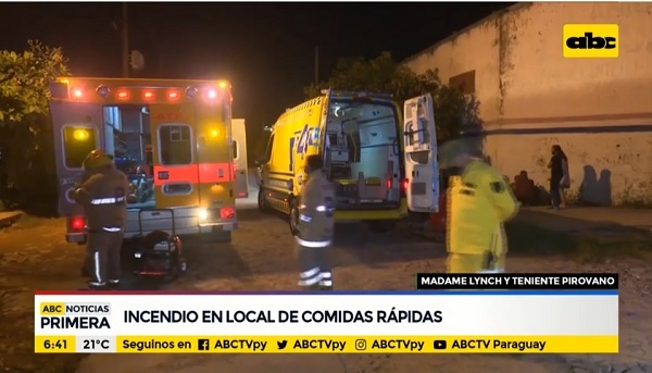 Un incendio en local gastronómico deja dos funcionarios intoxicados