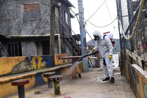 Brasil supera de nuevo los 50.000 casos diarios y roza los 179.000 fallecidos por coronavirus | .::Agencia IP::.