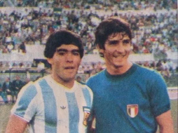 Rossi y Maradona, cercanos también en la despedida