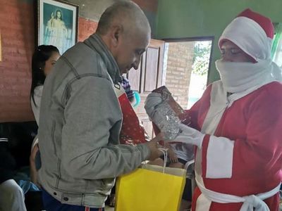 Juntan regalos para cumplir el sueño de Navidad a familias necesitadas