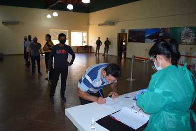 Pescadores de Itapúa y Misiones reciben bonos y kits de víveres - El Trueno
