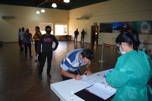Pescadores de Itapúa y Misiones reciben bonos y kits de víveres - El Trueno