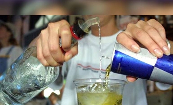 HOY / Consumo de energizante y alcohol puede ser una mezcla explosiva
