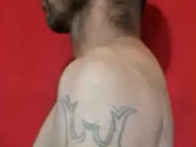 Acosó y mostró sus partes íntimas a dos niños