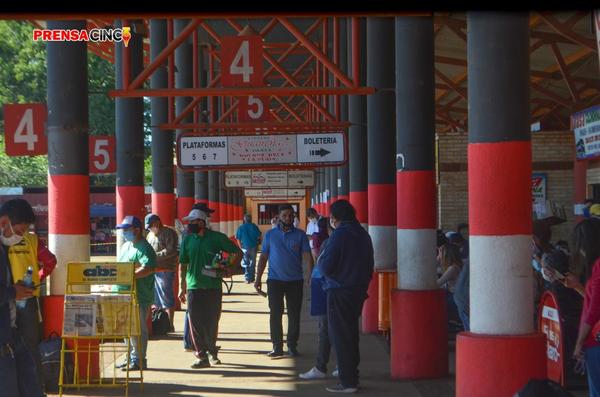 Disminuyo más del 40% los viajeros en la terminal de Coronel Oviedo – Prensa 5