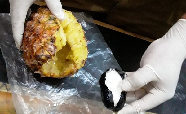 Intentó introducir cocaína oculta en una piña al Buen Pastor
