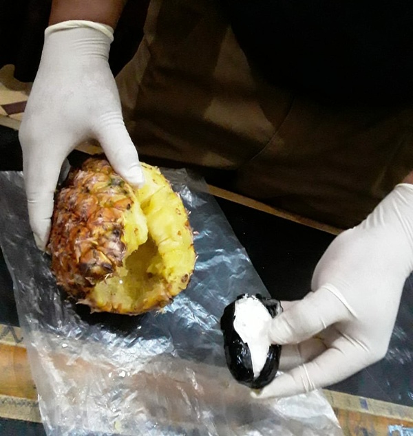 Detenido tras intentar meter cocaína dentro de una piña al Buen Pastor