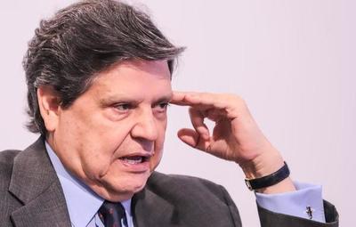 "Los viajes en estas fiestas no se pueden prohibir", asegura ministro Acevedo