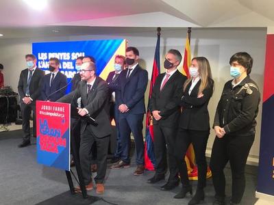 Candidato a presidente de Barcelona ofrece pizza y tatuajes por ayuda