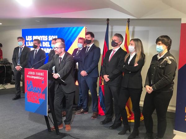 Candidato a presidente de Barcelona ofrece pizza y tatuajes por ayuda