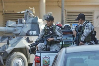 Postergan sanción de ley que habilita a militares y policías retirados a portar armas