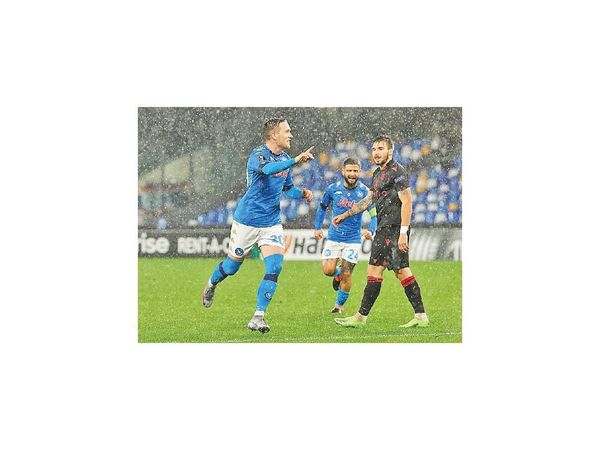 Napoli honra a Diego y clasifica en Europa