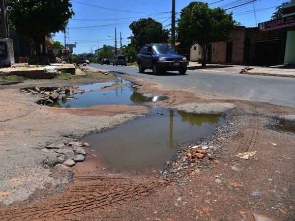 Baches gigantes y calles en mal estado pululan en San Lorenzo