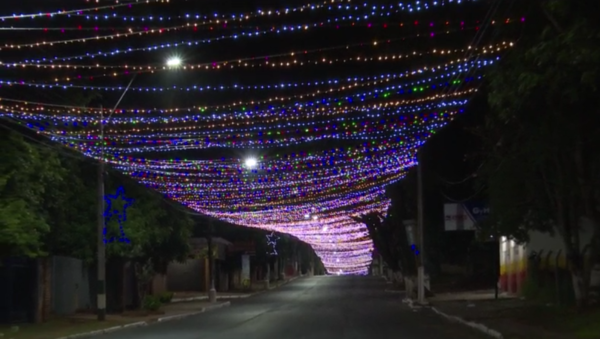 Habilitan túnel navideño en Villa Elisa
