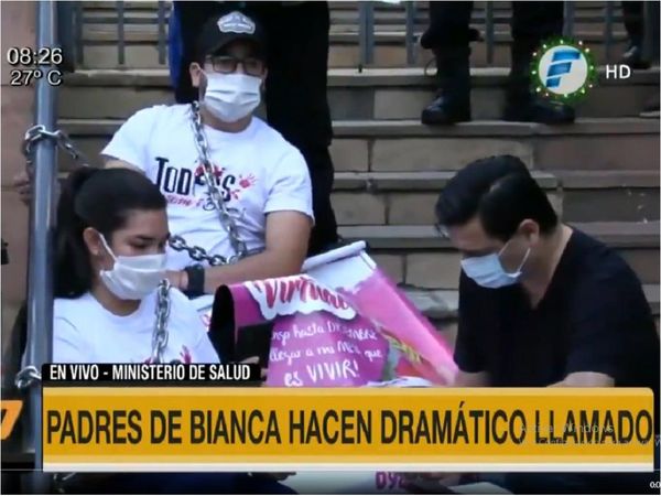 AME: Padres de Bianca se encadenan frente al Ministerio de Salud
