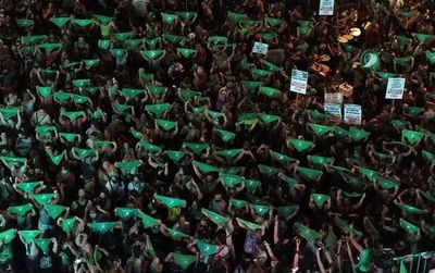 La marea verde celebra el avance de la ley del aborto en Argentina - Mundo - ABC Color