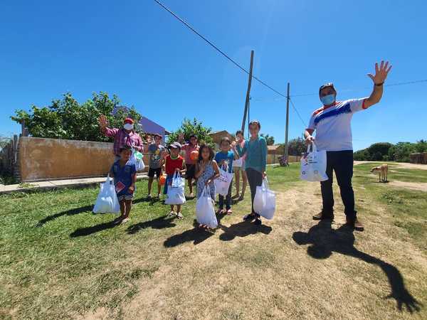 Niños, niñas y adolescentes de Ñeembucú recibieron obsequios por parte de la SND | .::Agencia IP::.