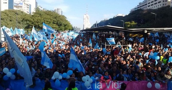 La Nación / Diputados aprueban legalización del aborto en Argentina, que pasa al Senado