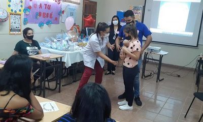 Preparan a embarazadas para un parto feliz