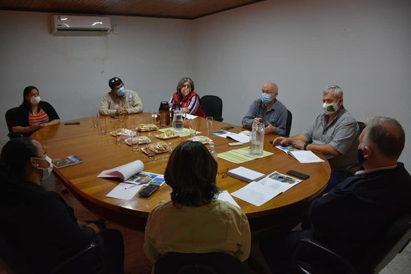 Representante de ONU dialoga sobre la problemática del agua en Mariscal Estigarribia