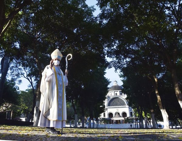 Obispo de Caacupé y la “inenarrable” imagen de la “capital espiritual” vacía - Nacionales - ABC Color