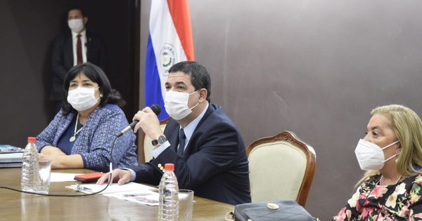 La Nación / Velázquez habla de igualdad y niega ideología de género
