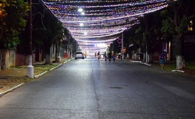 HOY / Se siente la Navidad: Villa Elisa inaugura su túnel de luces de 700 metros