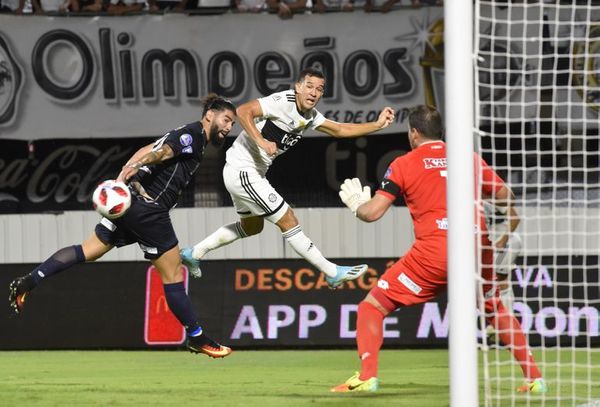 Burgos se plantea demandar al club para cobrar - 12 de Octubre - ABC Color