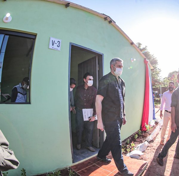 Gobierno entrega viviendas sociales a familias de Iruña e Itakyry | .::Agencia IP::.