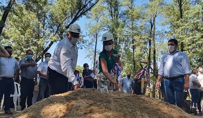 Realizan palada inicial para mejoras de la Plaza San Roque - Noticiero Paraguay