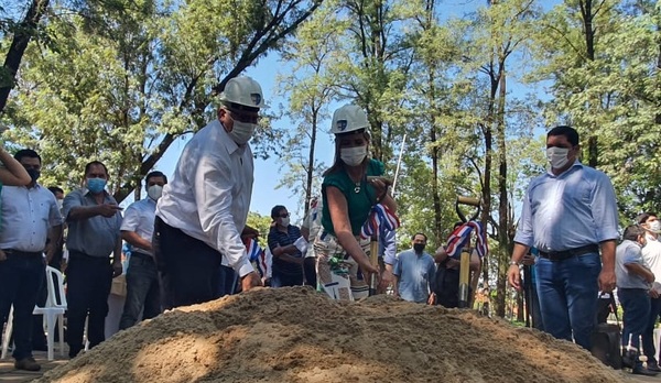 Realizan palada inicial para mejoras de la Plaza San Roque - Noticiero Paraguay