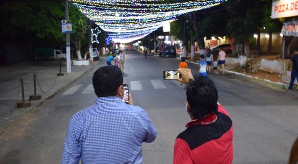 Villa Elisa inaugura su «túnel de luces» de 700 metros | OnLivePy