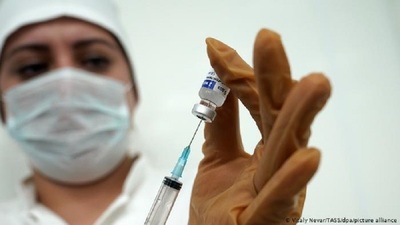 Rusia está dispuesta a compartir su vacuna Sputnik V con otras farmacéuticas