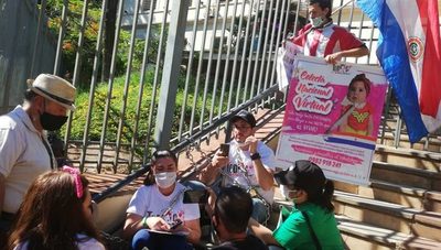 Manifestantes en favor de Bianca piden la “cabeza de Mazzoleni” y elevan tensión