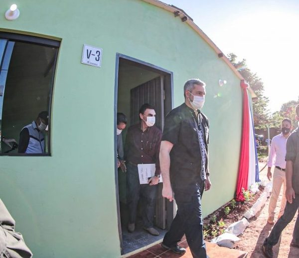 Gobierno entrega viviendas sociales a familias de Iruña e Itakyry