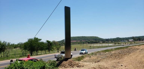 HOY / Extraño monolito aparece en Paraguarí al igual que en EE.UU. y otros países