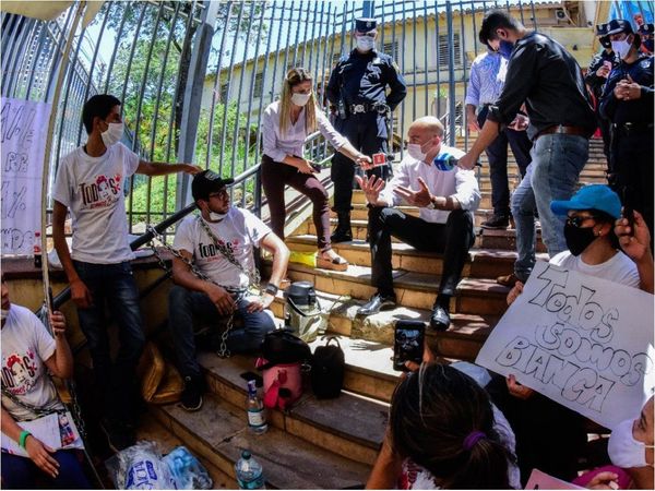 Mazzoleni se reúne con padres de Bianca y dice que analizará ayuda para compra