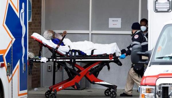 EE.UU. supera por primera vez 3.000 muertes diarias por COVID-19