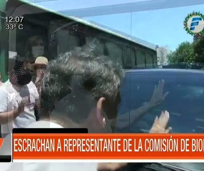 “Escrachan” a representante de la Comisión de Bioética