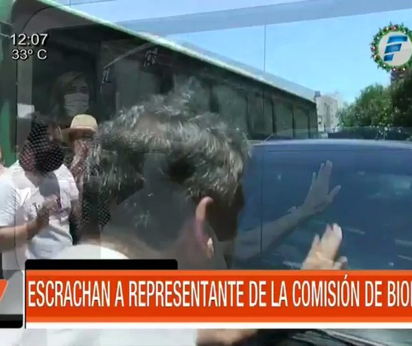 “Escrachan” a representante de la Comisión de Bioética