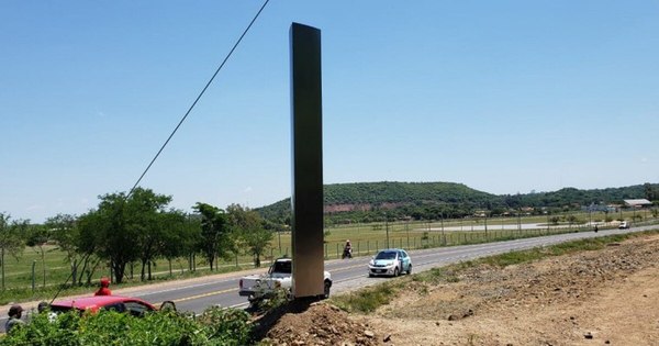 La Nación / ¿Qué hay detrás de la extraña aparición del monolito en Paraguarí?