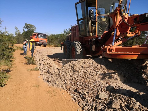JUNTO AL MOPC, MUNICIPALIDAD DE JOSE L. OVIEDO INICIA MEJORAS EN EL ACCESO A SALITRE CUÉ