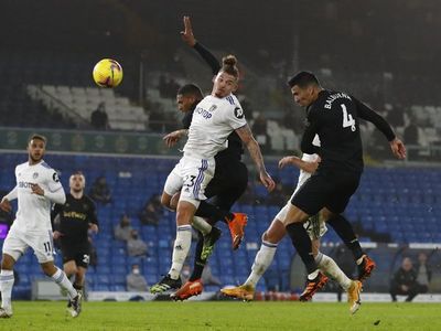 West Ham de Fabián Balbuena remonta al Leeds