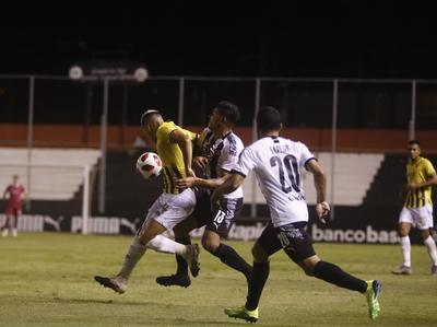 Libertad y Guaraní dejan un empate con muchas emociones