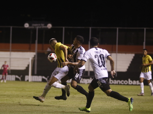 Libertad y Guaraní dejan un empate con muchas emociones