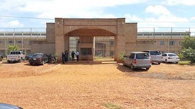 Crónica / Remueven al dire del penal de Misiones