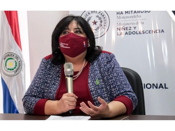 Ministra apunta a “bajar los fantasmas” del plan de niñez