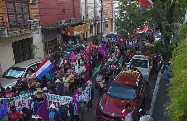 Abdo oficializa repartija millonaria a piqueteros - Nacionales - ABC Color