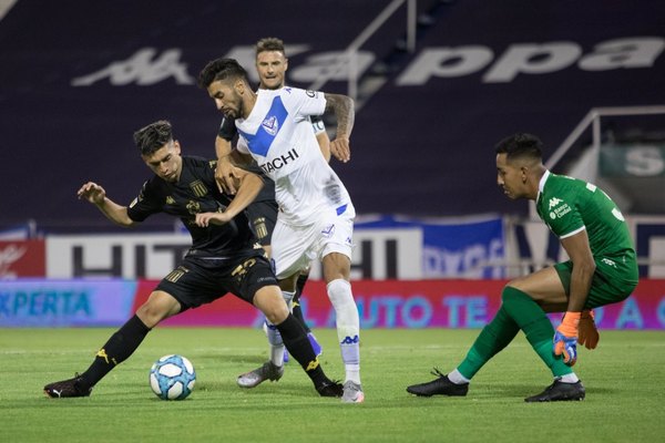 Sin Rojas y Melgarejo, Racing pierde por remontada ante Vélez en la Copa Maradona