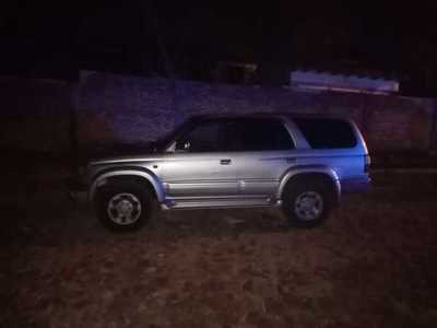 Delincuentes roban vehículo y toman de rehén a propietario
